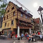 Le Red St Léon : Lit Queen Size * Wifi * Idéal Couple *
