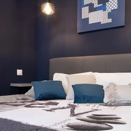 Le Red St Leon : Lit Queen Size * Wifi * Ideal Couple Apartment *