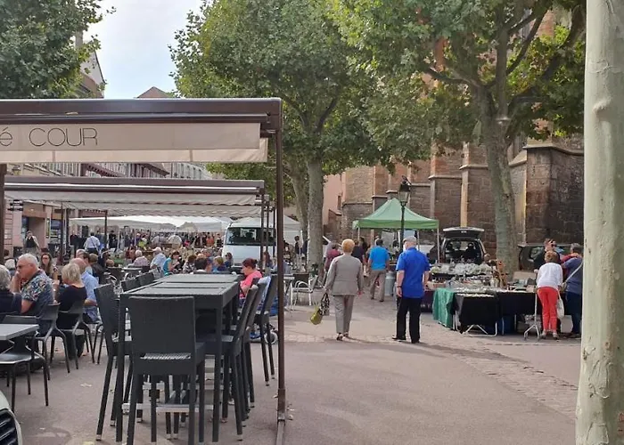 Le Red St Leon : Lit Queen Size * Wifi * Ideal Couple