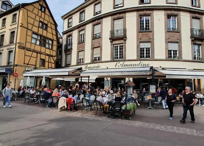 Le Red St Leon : Lit Queen Size * Wifi * Ideal Couple *